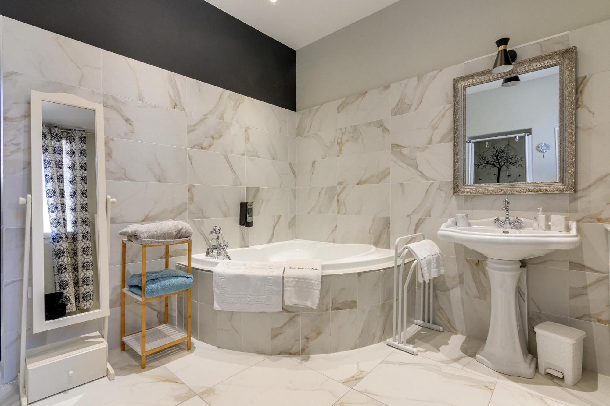 Hotel Henri IV Tarbes Zewnętrze zdjęcie